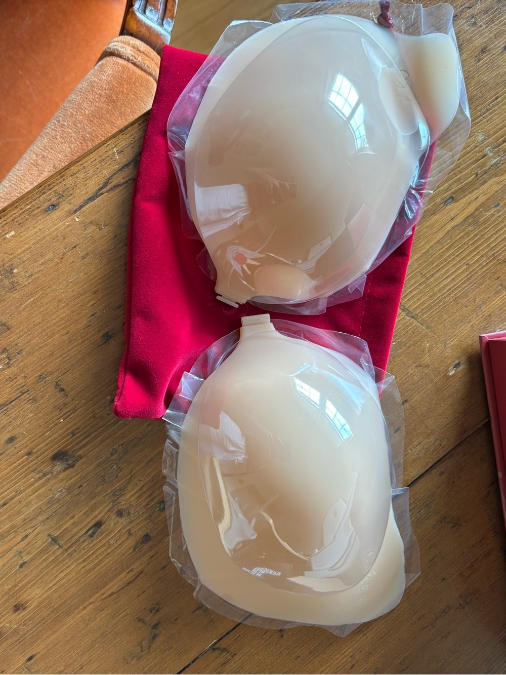 Cakes cleavage bra